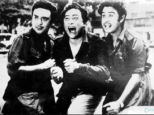 কলেজ জীবন থেকেই কালো কোটের প্রতি প্রবল দুর্বল ছিলেন কিশোরকুমার