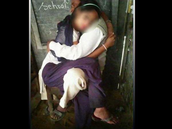 স্কুলের মধ্যেই অশ্লীলতা স্কুলের মধ্যেই অশ্লীলতা
