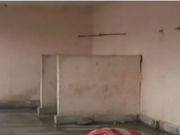 ক্লাসরুম নেই, এই স্কুলে বাথরুমেই ক্লাস করতে বাধ্য হয় পড়ুয়ারা 