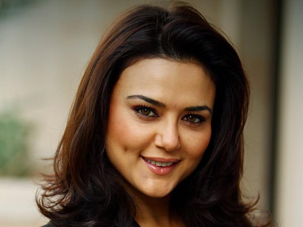 গালে টোল পড়া গালে টোল পড়া