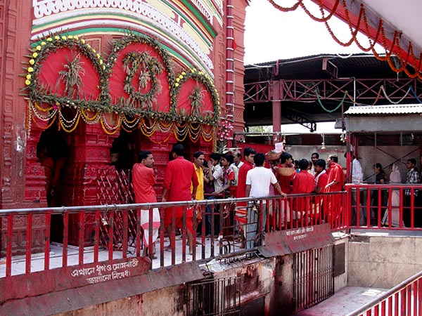 কৌশিকী অমাবস্যায় কেন তারাপীঠে বিশেষ পূজা আয়োজিত হয় ? কৌশিকী অমাবস্যায় কেন তারাপীঠে বিশেষ পূজা আয়োজিত হয় ?