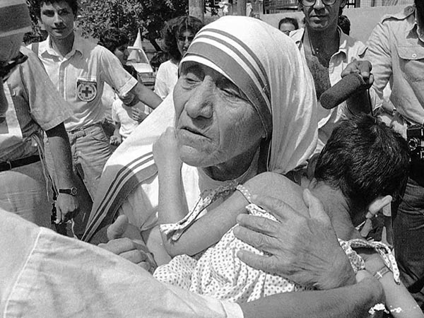 মিশনারিজ অব চ্যারিটি স্থাপন 