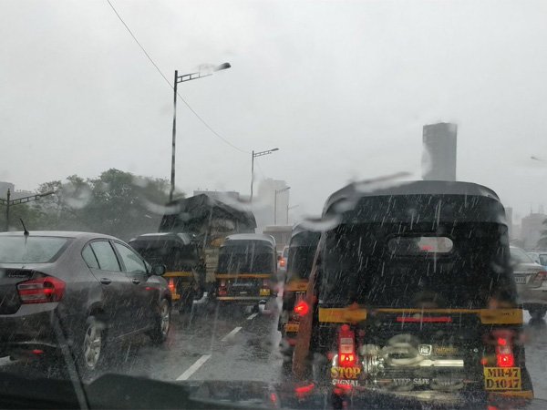 ট্রাফিকের গোলমাল