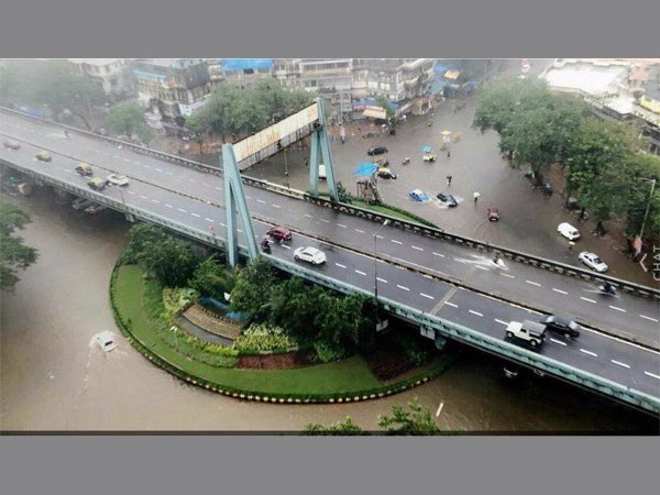 মুম্বই পুলিশের ঘোষণা মুম্বই পুলিশের ঘোষণা