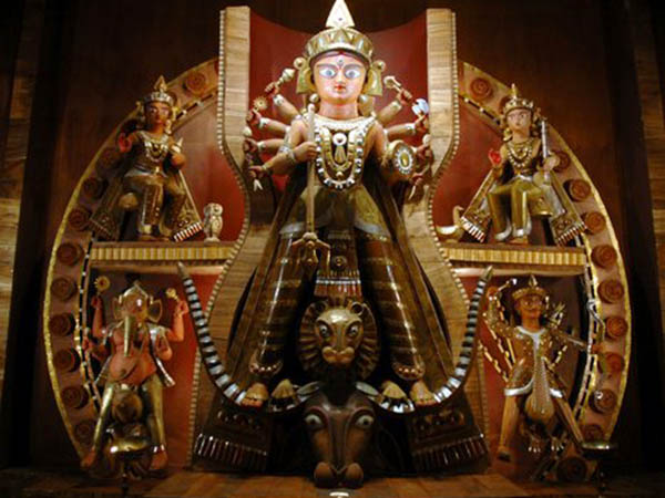 কলকাতার কোথায় কেমন থিম পুজো, দেখে নিন একনজরে কলকাতার কোথায় কেমন থিম পুজো, দেখে নিন একনজরে