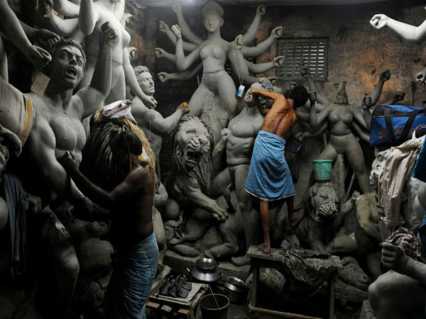 মহালয়ার একমাসও বাকি নেই, কুমোরটুলিতে ব্যস্ততা চরমে মহালয়ার একমাসও বাকি নেই, কুমোরটুলিতে ব্যস্ততা চরমে