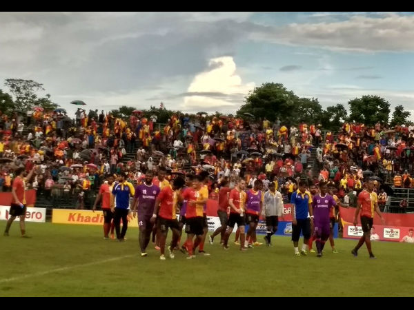 সুরাবুদ্দিনের হ্যাটট্রিক, দাপুটে ইস্টবেঙ্গলের বিরুদ্ধে কুকড়ে গেল পিয়ারলেস