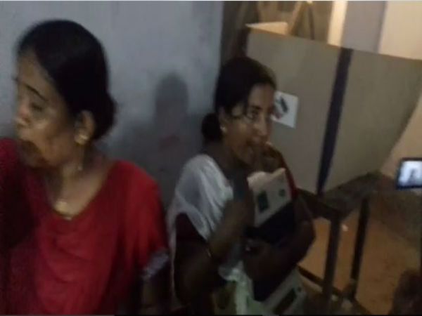 পুরভোটে ইভিএম বোগলদাবা করে ছুট, তারপর কী হল