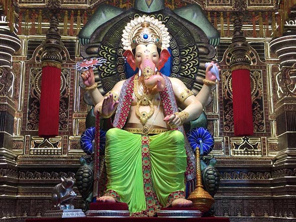 মুম্বইয়ের বিখ্যাত 'লালবাগুচা রাজা'-র গণেশ মূর্তী এবার বিষ্ণু অবতারের আদলে, দেখুন ছবি