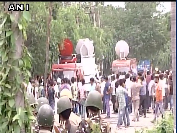 আইন-শৃঙ্খলা নিয়ন্ত্রণের নামে প্রহসন, ৩ রাজ্যে যা ঘটল তাতে প্রশাসনকে ধিক্কার জানাবে মানুষ