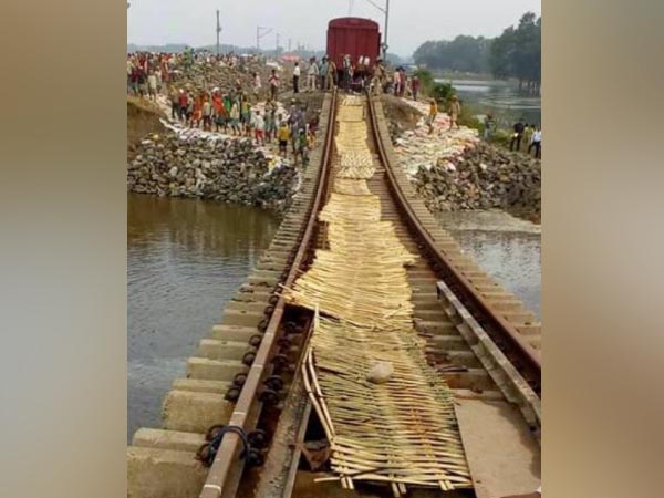 এনজেপি-র সঙ্গে রেল যোগাযোগ কবে থেকে, দেখুন ছবি 