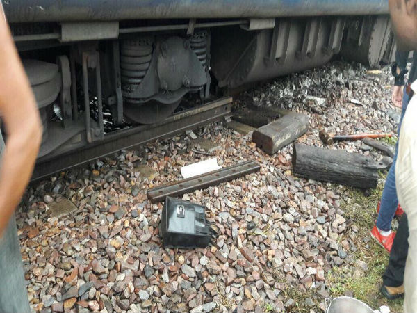 লাইনচ্যুত হরিদ্বারমুখী পুরীর ট্রেন, বাড়ছে মৃতের সংখ্যা লাইনচ্যুত হরিদ্বারমুখী পুরীর ট্রেন, বাড়ছে মৃতের সংখ্যা