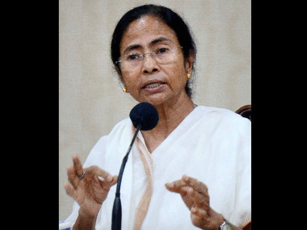 নিরঞ্জন-নির্দেশিকায় অযথা বিতর্ক! বিজেপি দাঙ্গা বাধানোর চেষ্টায়, নিশানা মমতার নিরঞ্জন-নির্দেশিকায় অযথা বিতর্ক! বিজেপি দাঙ্গা বাধানোর চেষ্টায়, নিশানা মমতার