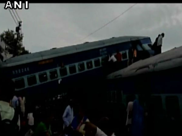 ঘটনার কিছুক্ষণ আগে রেল লাইন মেরামতির কাজ চলছিল ঘটনার কিছুক্ষণ আগে রেল লাইন মেরামতির কাজ চলছিল