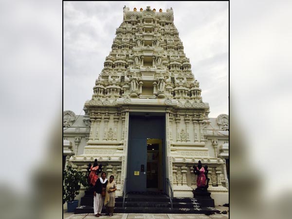 আমেরিকাতেও মঙ্গলবার মহালয়া, শিউলি ফুল গন্ধ আর বোধনের সুরে রাত জাগছে অরুন্ধতীরা 