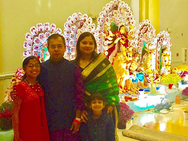 আমেরিকাতেও মঙ্গলবার মহালয়া, শিউলি ফুল গন্ধ আর বোধনের সুরে রাত জাগছে অরুন্ধতীরা 