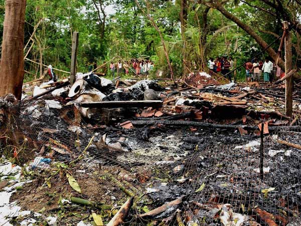 উত্তর ২৪ পরগনার আমডাঙায় বাজি কারখানায় বিস্ফোরণ, অগ্নিদগ্ধ ৮ উত্তর ২৪ পরগনার আমডাঙায় বাজি কারখানায় বিস্ফোরণ, অগ্নিদগ্ধ ৮