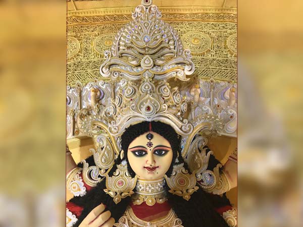 অপরূপা হয়ে পালকিতে চড়ে চলেছেন উমা বাপের বাড়ি অপরূপা হয়ে পালকিতে চড়ে চলেছেন উমা বাপের বাড়ি