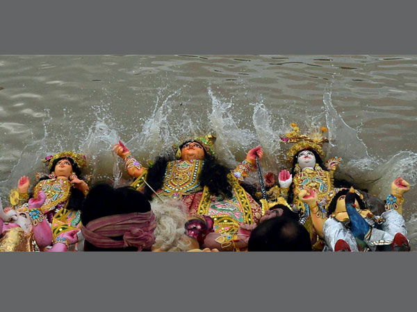 বিসর্জন-নির্দেশিকা খারিজ নিয়ে কড়া প্রতিক্রিয়া মমতার