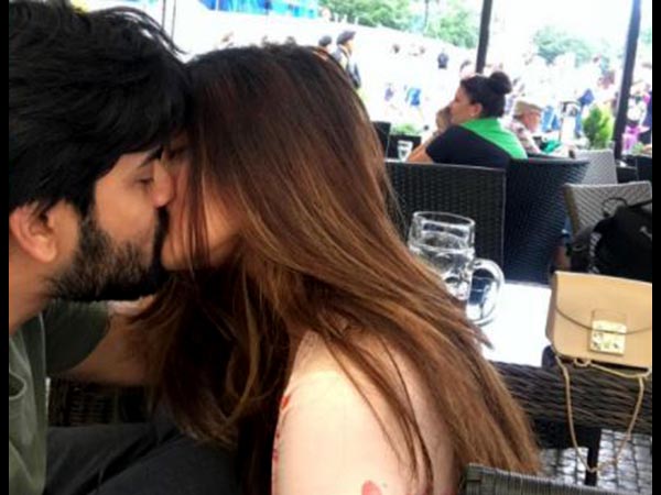 ফের ভাইরাল রিয়ার ছবি 