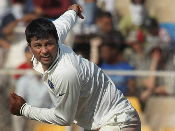 লুকোচুরি খেলছেন প্রজ্ঞান ওঝা লুকোচুরি খেলছেন প্রজ্ঞান ওঝা