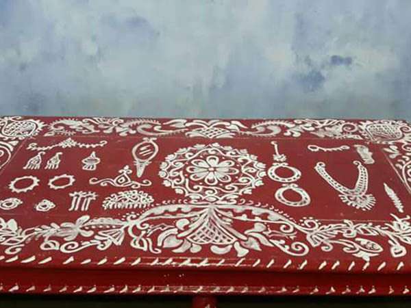 মায়ের আসনে অভিনবত্ব 