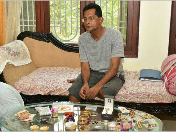 অবসরের ৩দিন আগে গ্রেফতার পুর আধিকারিক, বাজেয়াপ্ত ৫০০ কোটির বেহিসেবি সম্পত্তি অবসরের ৩দিন আগে গ্রেফতার পুর আধিকারিক, বাজেয়াপ্ত ৫০০ কোটির বেহিসেবি সম্পত্তি