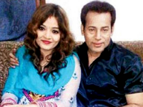 মণিকার রূপের মোহ কাটিয়ে এখন কৌসরেই জীবনের ঘর বেঁধেছে আবু সালেম মণিকার রূপের মোহ কাটিয়ে এখন কৌসরেই জীবনের ঘর বেঁধেছে আবু সালেম