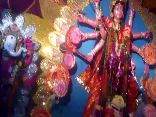 সমাজের বাধা টপকে দুর্গাপুজো বাঁকুড়ার সাঁওতাল পরিবারে