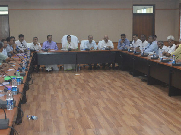 ১৮০ ডিগ্রি ঘুরে গুরুংপন্থীরাও মমতার পাশে! পুজোয় হাসবে পাহাড় ১৮০ ডিগ্রি ঘুরে গুরুংপন্থীরাও মমতার পাশে! পুজোয় হাসবে পাহাড়