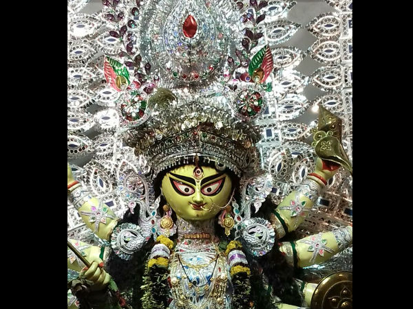 দশমীর দিন ব্যাতাইচণ্ডীর মাথায় মা দুর্গার মুকুট পরিয়ে দেওয়াই রীতি রায়চৌধুরী বাড়ির পুজোয়
