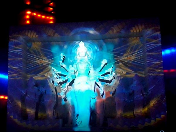 চোখের সামনে নিরাকার থেকে ফুটে উঠছে মা-এর রূপ, তাক লাগাল নাকতলা উদয়ন 