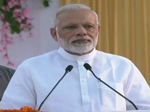 দিল্লিতে দশেরা উৎসবে যোগ দিলেন রাষ্ট্রপতি, প্রধানমন্ত্রী দিল্লিতে দশেরা উৎসবে যোগ দিলেন রাষ্ট্রপতি, প্রধানমন্ত্রী