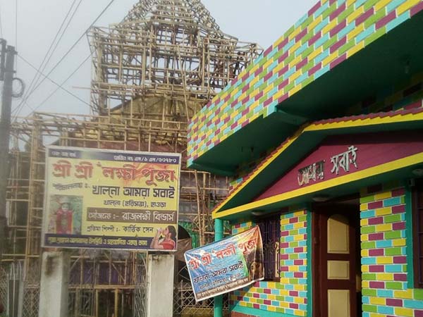 দুর্গা পুজোর সময় নীরব প্রস্তুতি চলে লক্ষ্মী-উৎসবের