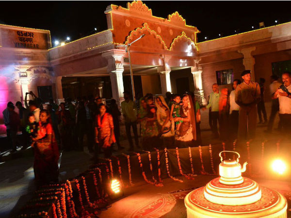 মোদীর চা বিক্রির দোকান মোদীর চা বিক্রির দোকান