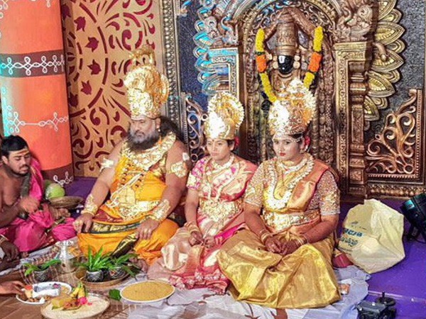 সকলেই দেবদেবী রূপে সকলেই দেবদেবী রূপে