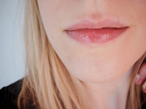 গোলাপী ঠোঁট 