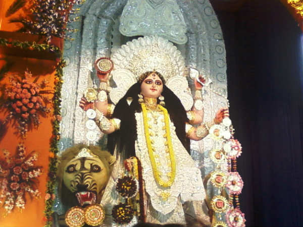 চন্দননগরের জগদ্ধাত্রী প্রতিমার আদল 