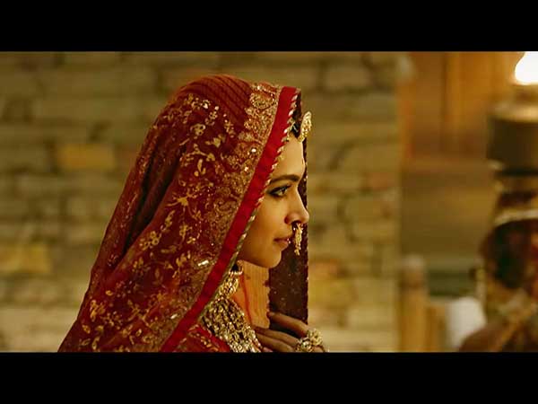 ২০০ জন স্বর্ণকার কাজ করেছেন ২০০ জন স্বর্ণকার কাজ করেছেন