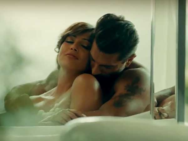 বোল্ড ছবি শেয়ার করলেন বিপাশা