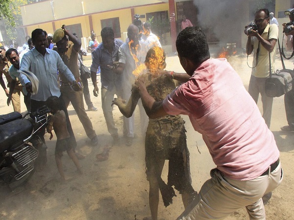  ধার শোধের পরেও হয়রানির অভিযোগ, পুলিশি সাহায্য না পেয়ে গায়ে আগুন, মৃত একই পরিবারের ৩ 