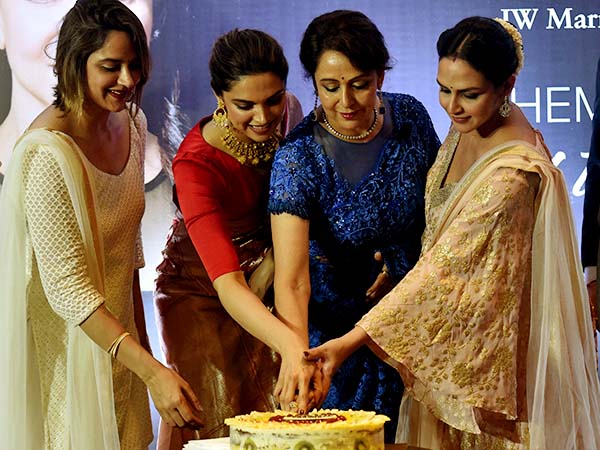 সানি-ববি নিয়ে সোজসাপ্টা জবাব, সম্পর্কের টানাপোড়েন নিয়ে মুখ খুললেন হেমা সানি-ববি নিয়ে সোজসাপ্টা জবাব, সম্পর্কের টানাপোড়েন নিয়ে মুখ খুললেন হেমা