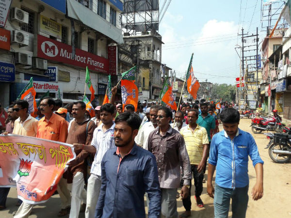 পাহাড়ে দিলীপ-নিগ্রহের প্রতিবাদ রাজ্যজুড়ে, পথে নেমে কী বার্তা বিজেপির