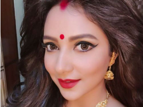 কেন সিঁথিতে সিন্দুর দেওয়া ছবি পোস্ট করলেন শুভশ্রী! আসল ঘটনা কী