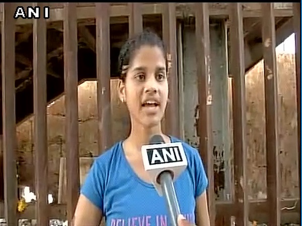 'ফুল'কে 'পুল' শোনাতেই বিপত্তি এলফিনস্টোন রোড ফুটওভারব্রিজে, দাবি বেঁচে ফেরা তরুণীর 