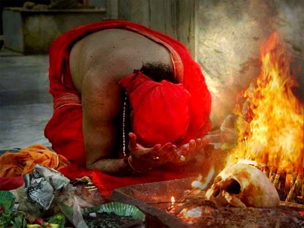 কালনায় নরবলি দেওয়ার গুজবে কালনায় নরবলি দেওয়ার গুজবে