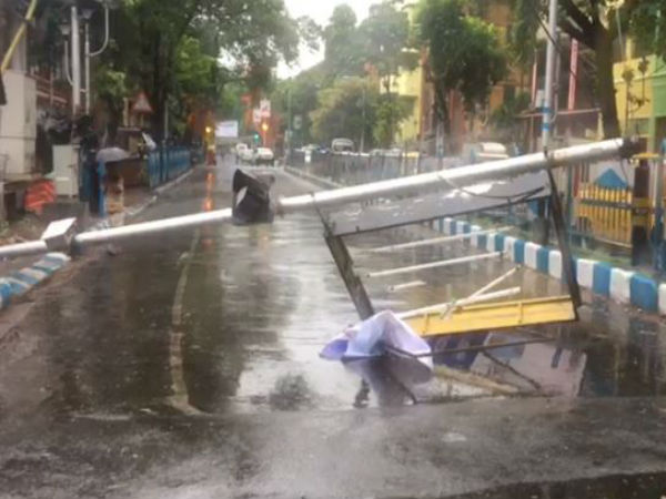 দমকা হাওয়ার সঙ্গে ভারী বৃষ্টি, বিপাকে সাধারণ মানুষ 