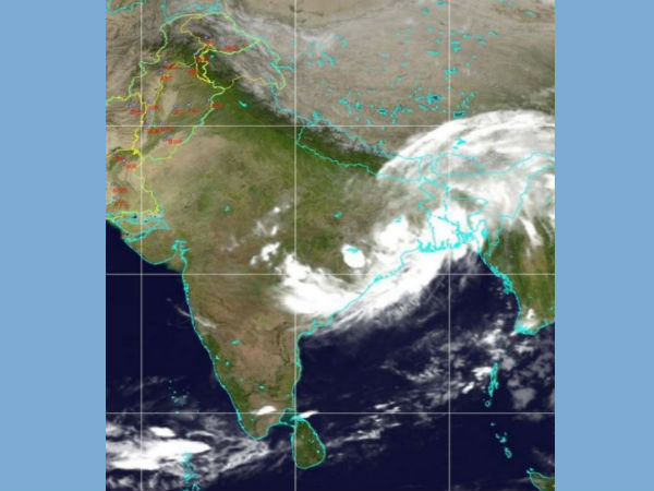 বাংলার আকাশে দুর্যোগের ঘনঘটা