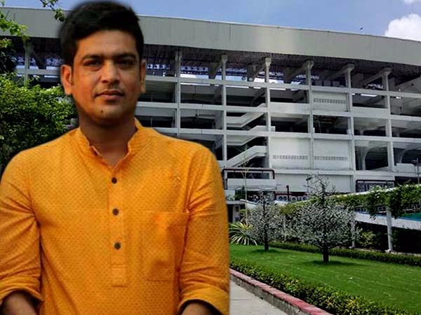 'ফোন নয় ফুটবলে মজুন' , কেন এমন বার্তা দিলেন লক্ষ্মীরতন শুক্লা 'ফোন নয় ফুটবলে মজুন' , কেন এমন বার্তা দিলেন লক্ষ্মীরতন শুক্লা