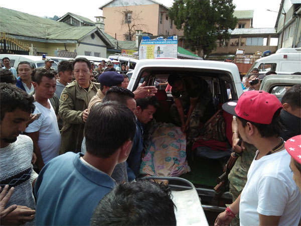 এসআই-এর মৃত্যুতে চাপে গুরুং শিবির, ঘটনার এনআইএ তদন্ত দাবি এসআই-এর মৃত্যুতে চাপে গুরুং শিবির, ঘটনার এনআইএ তদন্ত দাবি